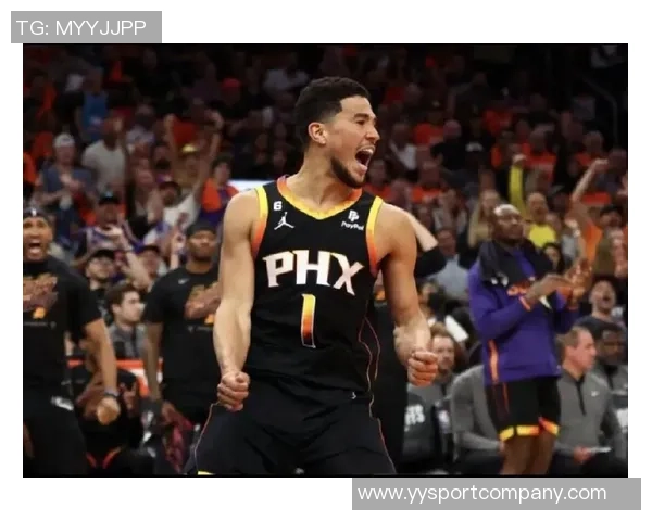 布克第三节强势回归5投4中砍下12分助力球队成功反超比分